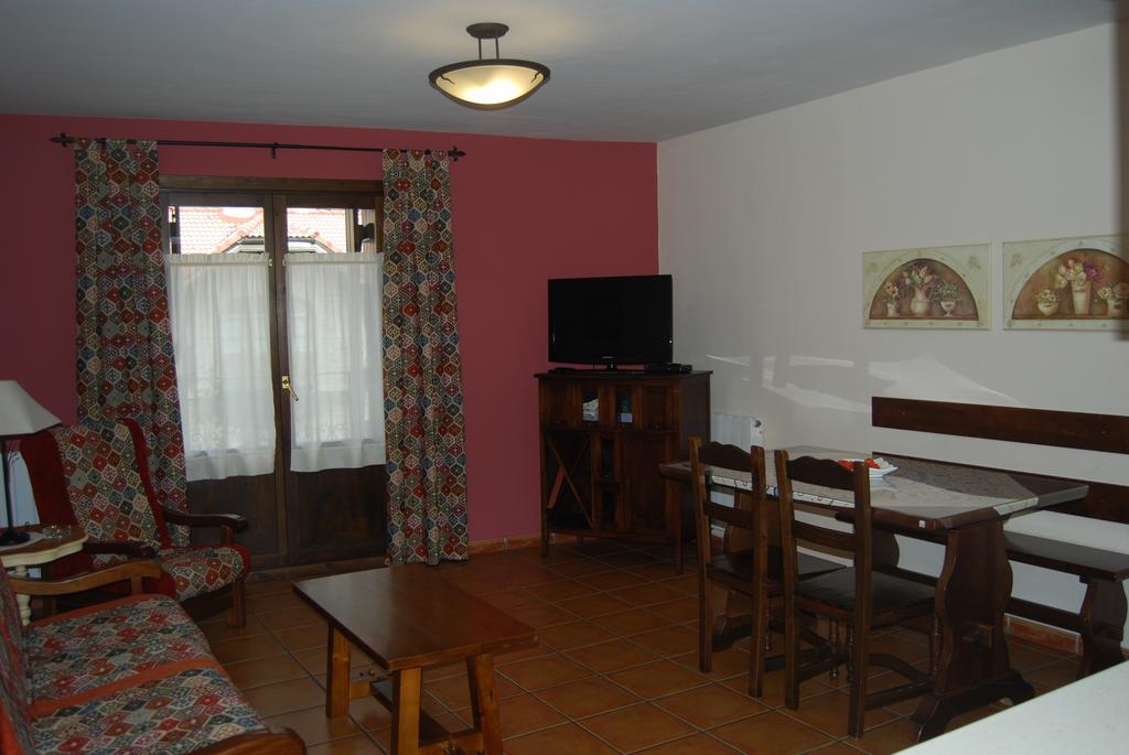 Apartamentos Casa Isabale Biescas  Quarto foto