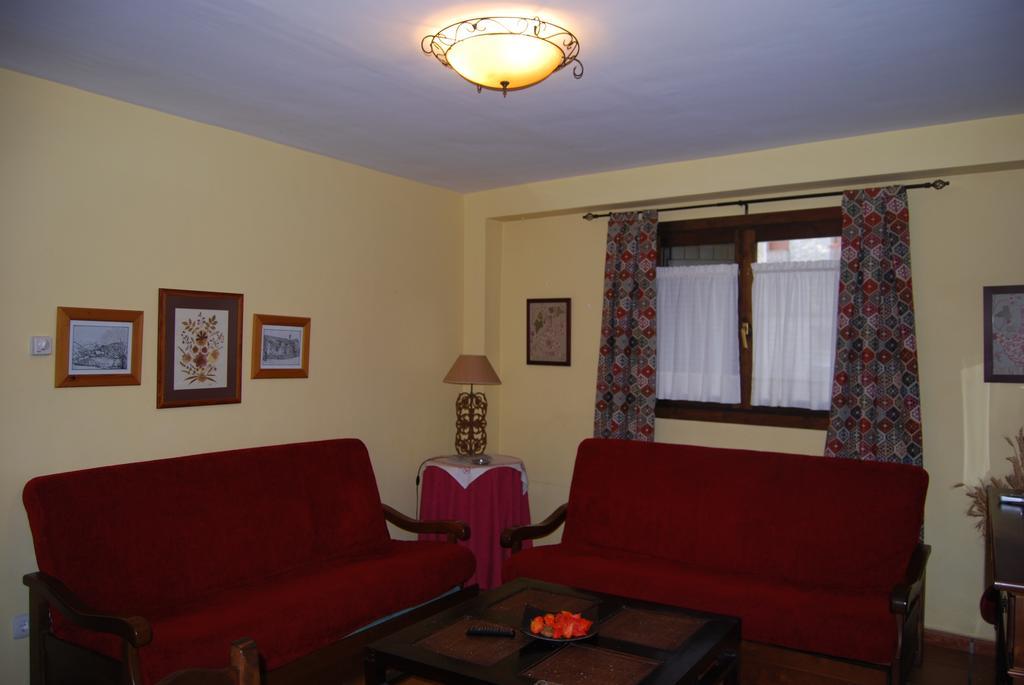 Apartamentos Casa Isabale Biescas  Quarto foto