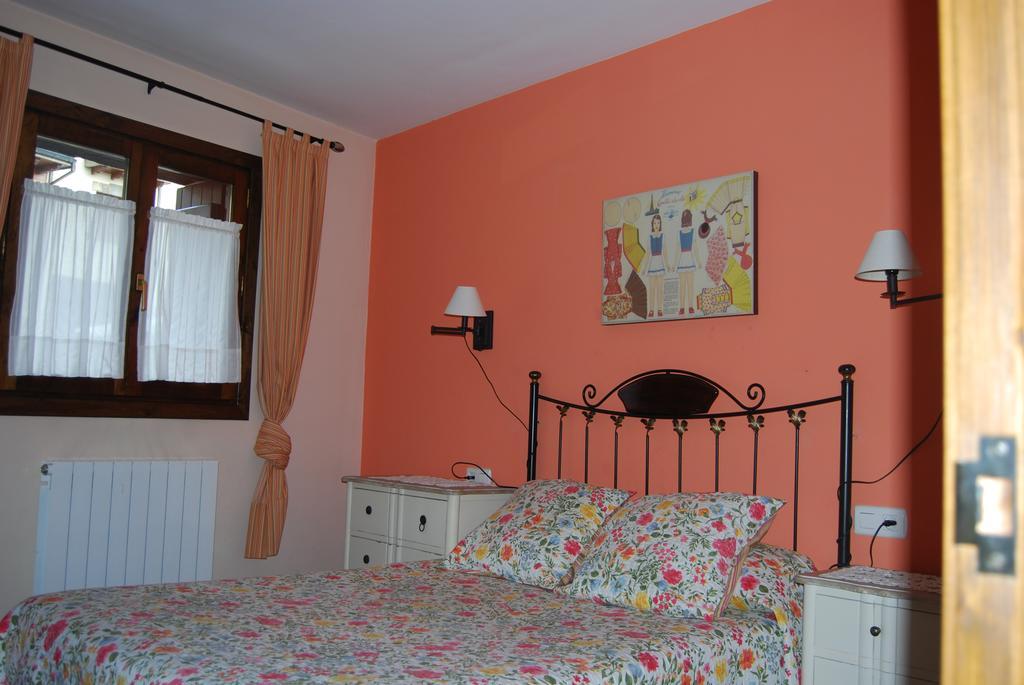 Apartamentos Casa Isabale Biescas  Quarto foto